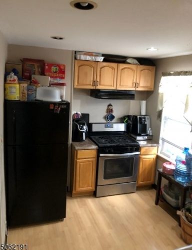 24 Beech St, Belleville, NJ 07109-2702