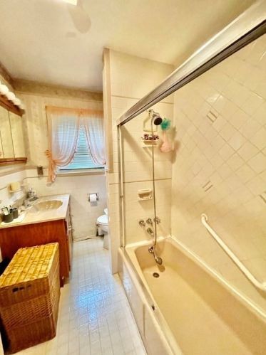 1083 Phillips Rd, New Bedford MA 02745-1716 exterior