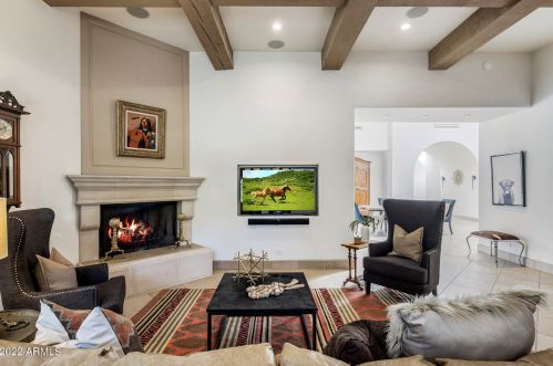 2020 Bethany Home Rd, Phoenix AZ 85014-2434 exterior