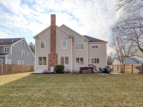 51 Mann Ave, Needham MA 02492-4533 exterior