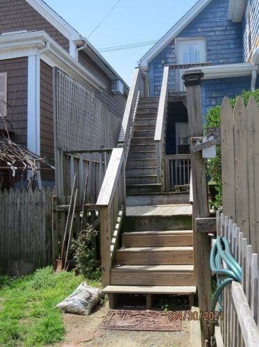 216 Dartmouth St, New Bedford MA 02740-3104 exterior