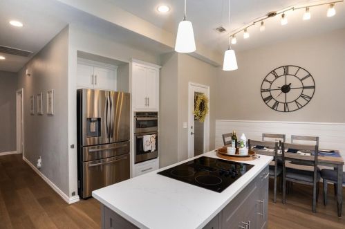 4027 Azure Ln, Addison TX 75001-3105 exterior