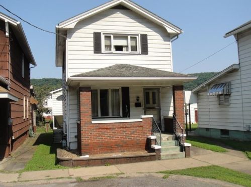 609 6th Ave, Ford City, PA 16226-1040