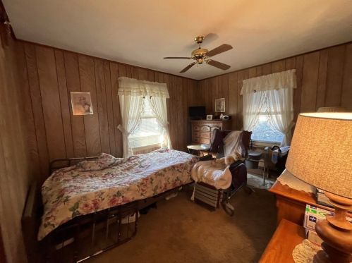 1083 Phillips Rd, New Bedford MA 02745-1716 exterior