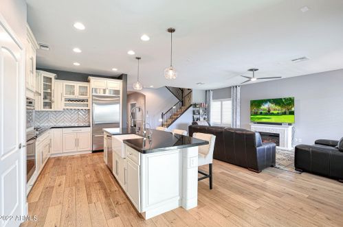 1665 Blaylock Dr, Phoenix AZ 85085-6324 exterior