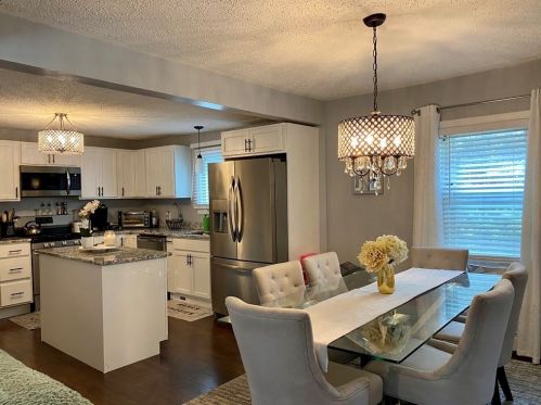 1070 Somerset Ave, Taunton MA 02780-4622 exterior