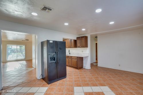 2031 37 Dr, Phoenix AZ 85053-2807 exterior