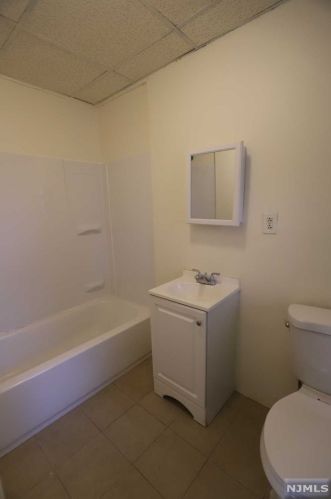 1 Franklin Ave, East Newark NJ  07029-1625 exterior