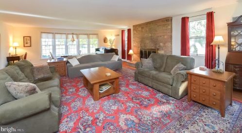 645 Kings Hwy, West Deptford NJ 08096-3129 exterior