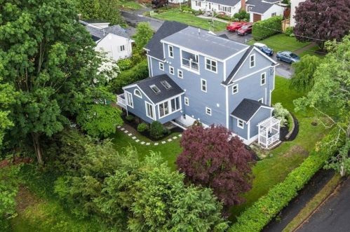 77 Hodge Rd, Arlington MA  02474-1933 exterior