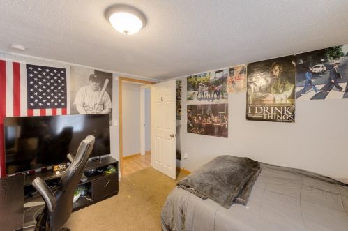 1098 Western Ave, Montgomery MA 01085-2616 exterior