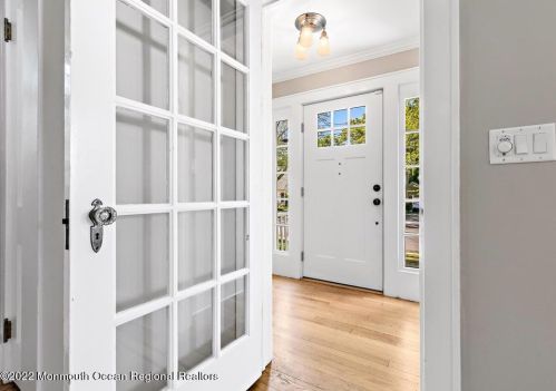 182 Pinckney Rd, Little Silver NJ 07739-1015 exterior