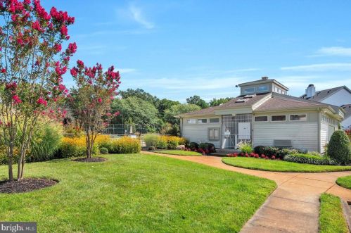 317 Steeplechase Ct, West Deptford NJ 08096-6815 exterior