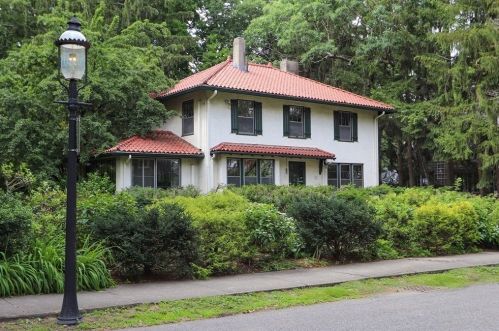 47 Windermere Rd, Newton, MA 02466-2521