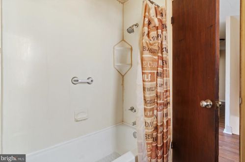 1239 6 St, Philadelphia PA 19140-4561 exterior