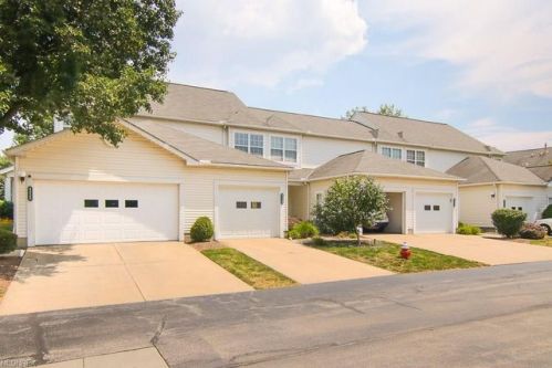 4227 Jennings Ridge Dr, Cleveland, OH 44109-3781