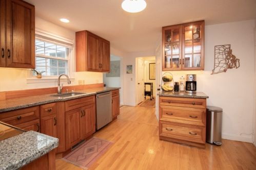 51 East St, South Hadley MA  01075-2115 exterior