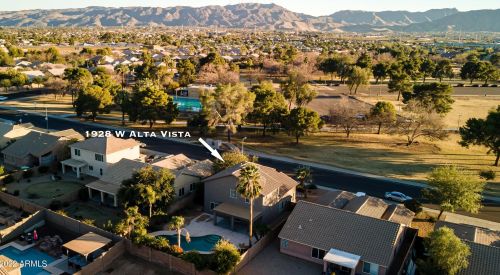 1928 Alta Vista Rd, Phoenix AZ 85041-5661 exterior