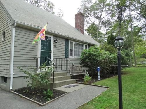 21 Frank Cutler Dr, Wareham, MA 02571-2206