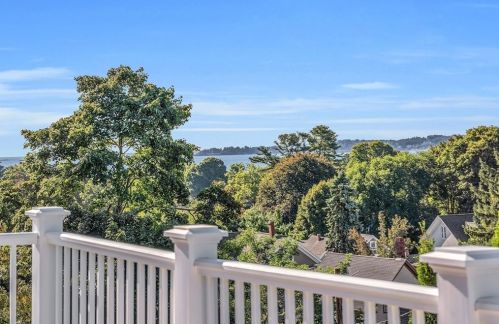 12 Baker Ave, Beverly MA 01915-3504 exterior