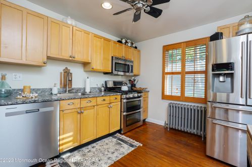 900 Roseld Ave, Tinton Falls NJ  07712-4154 exterior