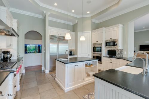 5621 Calle Camelia, Phoenix AZ 85018-4617 exterior