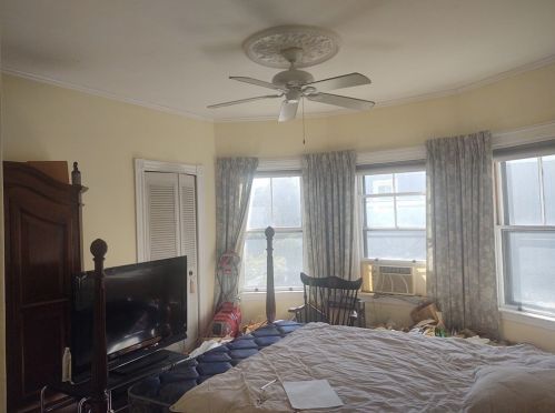 2 Rowe St, Newton MA 02466-1524 exterior