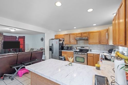 140 Grant St, Fall River MA 02721-1239 exterior