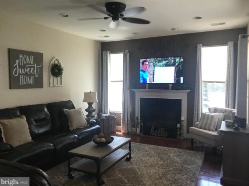 111 Sansom Ln, West Deptford NJ 08096-5168 exterior