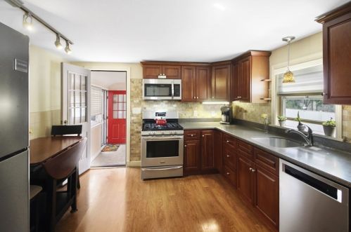 29 Guilford Rd, Milton, MA 02186-4310