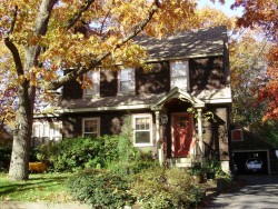 71 Manchester Rd, Newton, MA 02461-1122