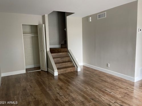 8037 32nd Ln, Phoenix, AZ 85051-6101