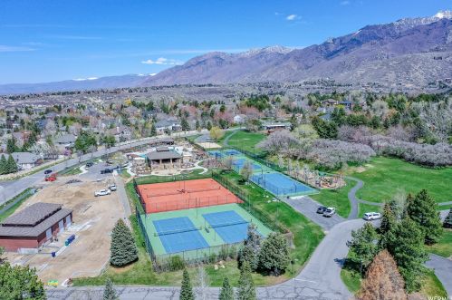 35 Lone Holw Dr, Sandy UT 84092-5530 exterior