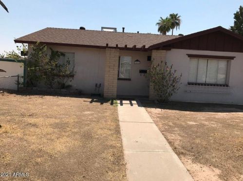 3401 Country Gables Dr, Phoenix AZ  85053-4756 exterior