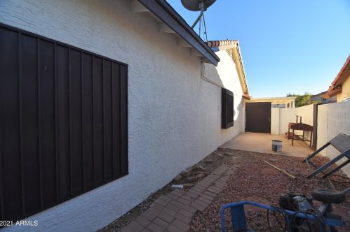 1932 Alta Vista Rd, Phoenix AZ 85041-5443 exterior