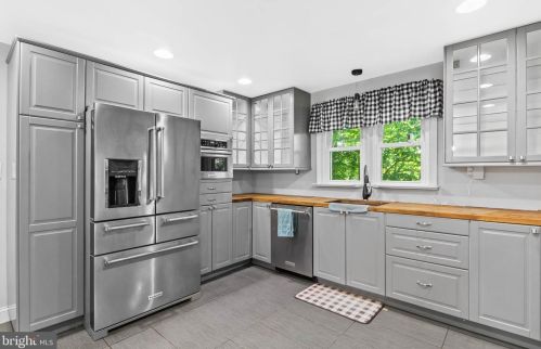 716 Creek Ln, West Deptford NJ 08051-1631 exterior