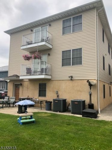 60 Salter Pl, Belleville, NJ 07109-1127