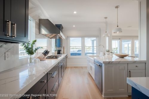 670 Little Silver Point Rd, Little Silver NJ  07739-1737 exterior