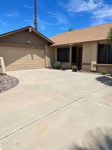 16017 34th Ave, Phoenix AZ 85051-1206 exterior