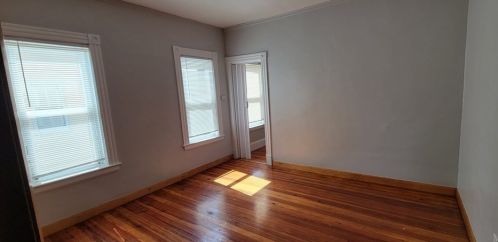 19 Oakland Ave, Everett MA 02149-3918 exterior