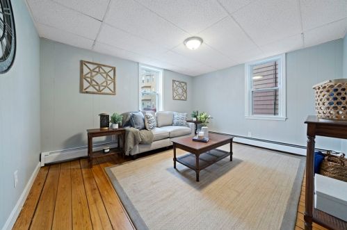 30 Hamlet St, Fall River MA 02724-3331 exterior