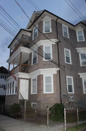 563 Whipple St, Fall River MA 02724-3433 exterior