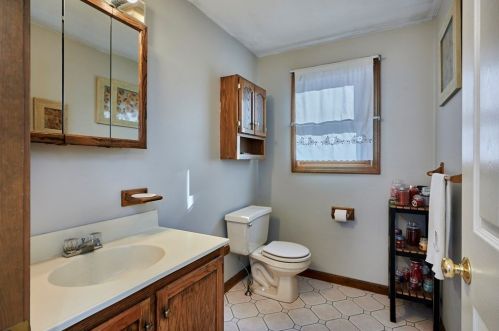 1685 Mountain Rd, Montgomery MA 01085-1480 exterior