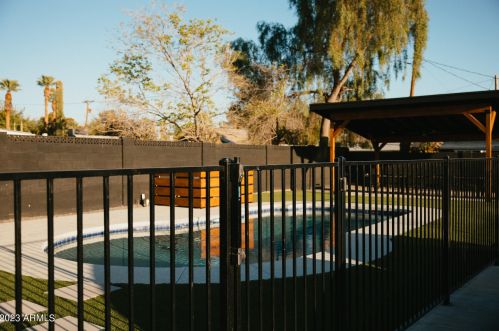 2635 Clarendon Ave, Phoenix AZ 85018-5958 exterior