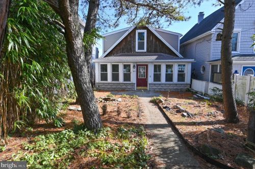 303 Edgewater Ave, West Deptford, NJ 08093-1237