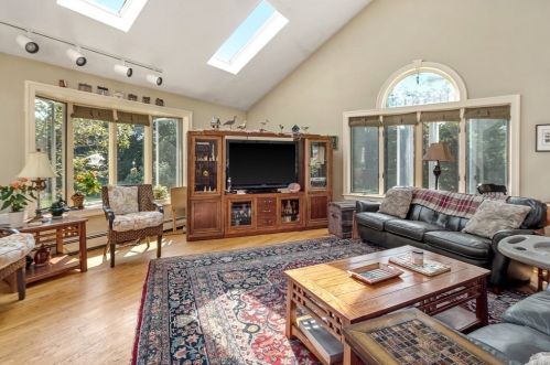 121 Warren Ave, Plymouth MA 02360-2427 exterior