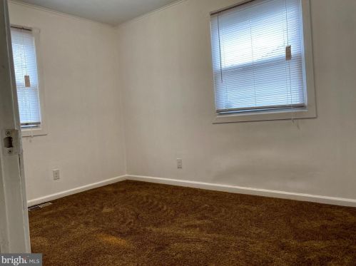 16 Marion Ave, West Deptford NJ 08093-1824 exterior