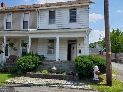 15 Maple St, Slatington, PA 18080-2015