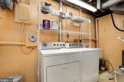 9005 Queen Maria Ct, Columbia MD 21045-2405 exterior