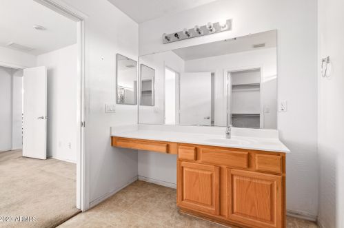 2318 65 Dr, Phoenix AZ 85033-5220 exterior